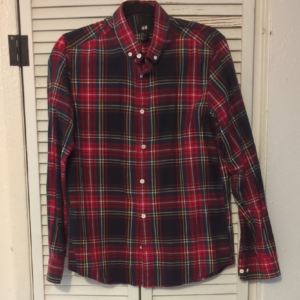 H&M Men's Red and Black Plaid Button Down Shirt